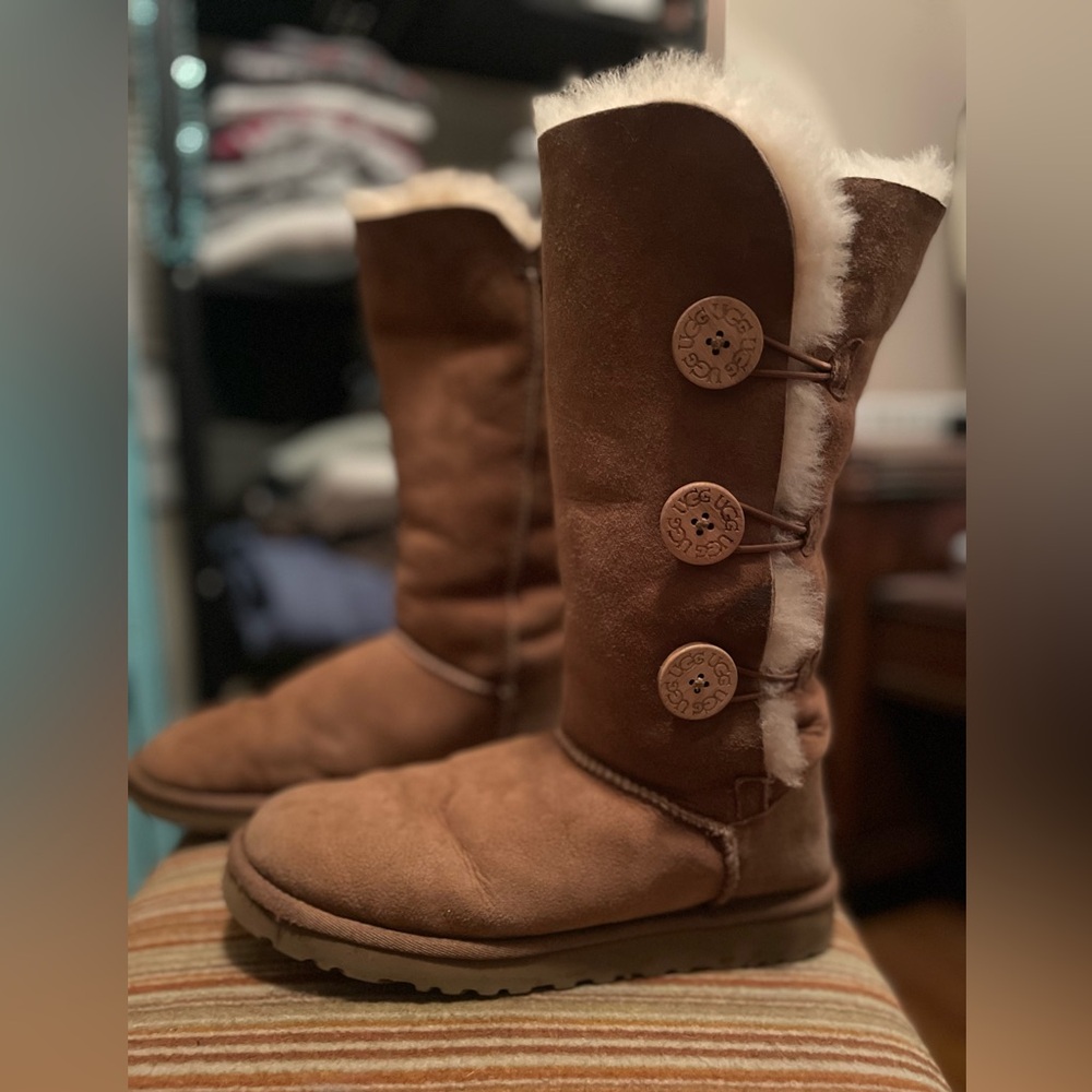 Ugg Bailey Button Triplet II Boot in Chestnut
